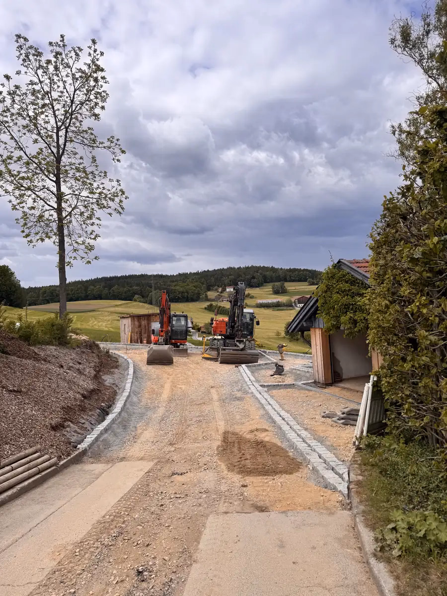 Erdarbeiten für den Wendehammer in einem Neubaugebiet